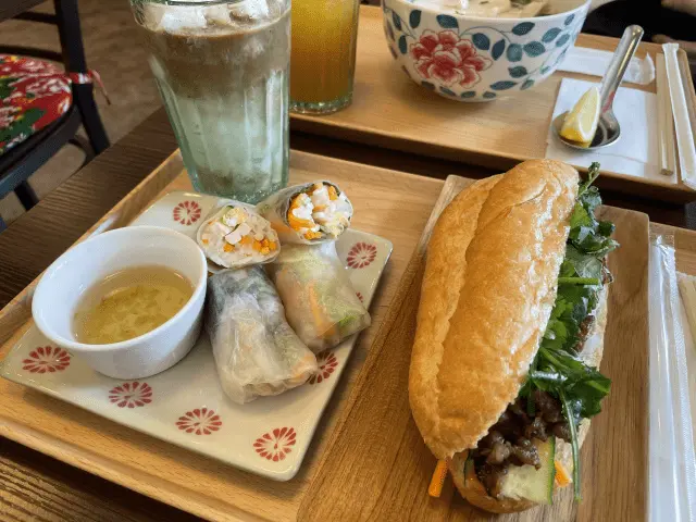 バインミーと生春巻き
